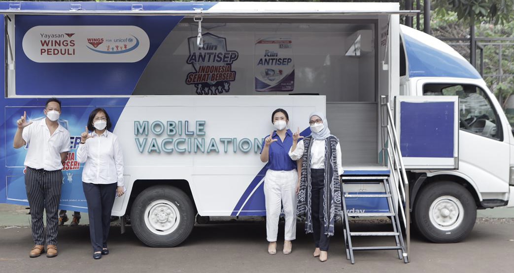 Jakarta, 06 Jan 2020 - Yayasan Wings Peduli Kasih meringankan beban para pengungsi korban banjir Jabodetabek yang terjadi pada awal tahun 2020