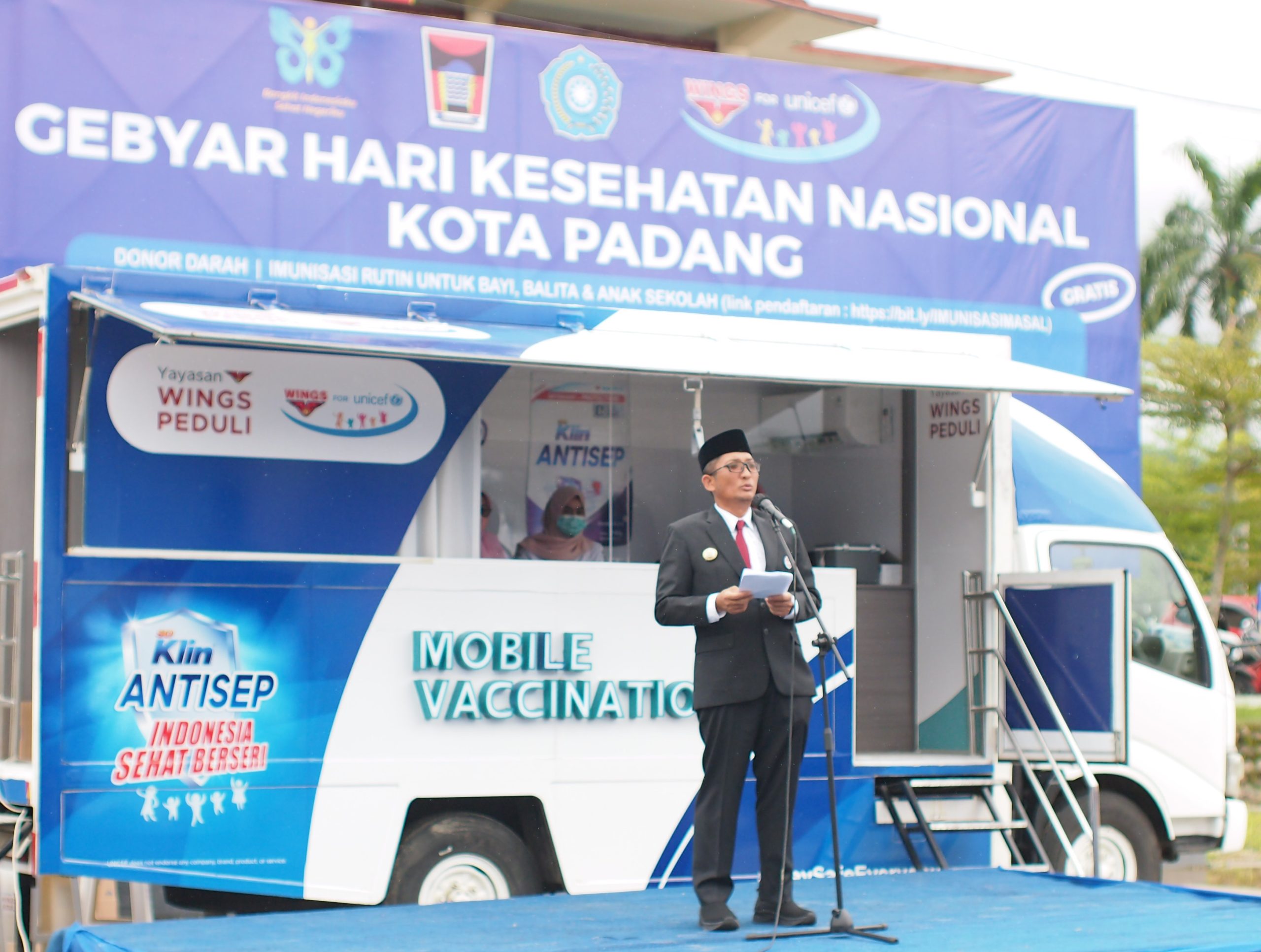 Jakarta, 06 Jan 2020 - Yayasan Wings Peduli Kasih meringankan beban para pengungsi korban banjir Jabodetabek yang terjadi pada awal tahun 2020