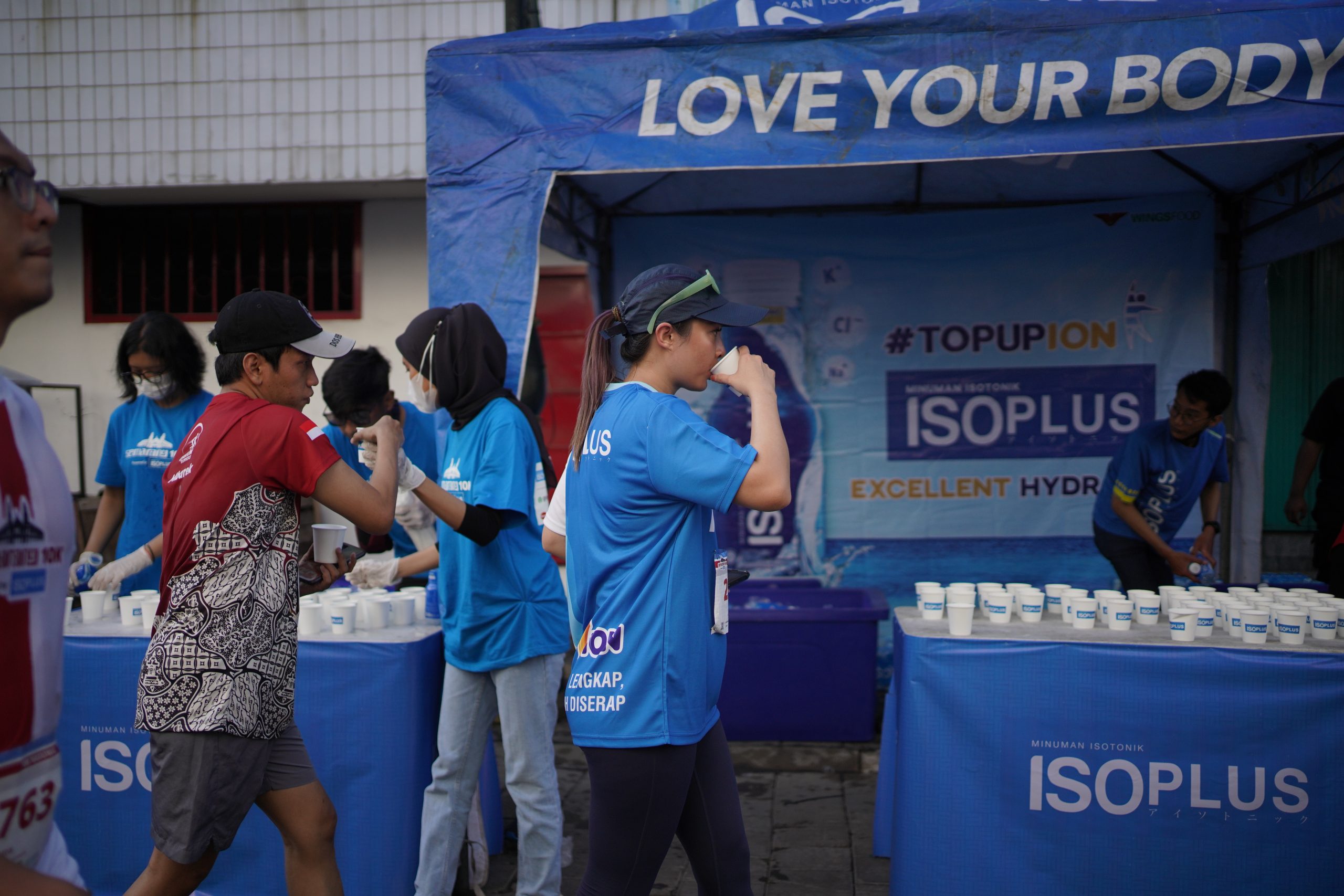 Jakarta, 06 Jan 2020 - Yayasan Wings Peduli Kasih meringankan beban para pengungsi korban banjir Jabodetabek yang terjadi pada awal tahun 2020