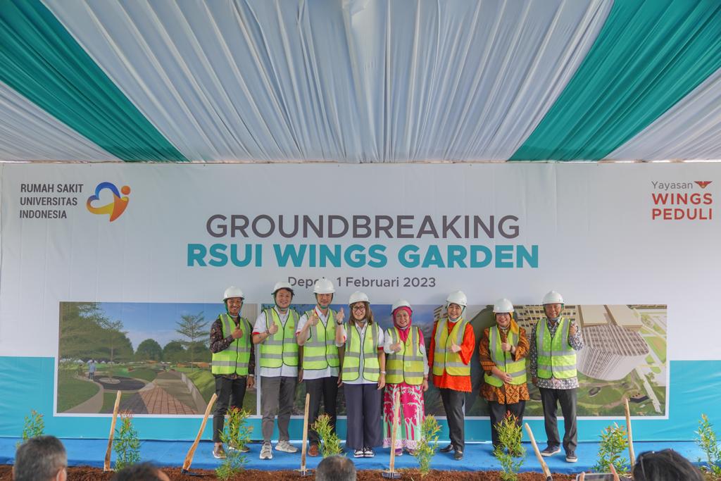 Jakarta, 06 Jan 2020 - Yayasan Wings Peduli Kasih meringankan beban para pengungsi korban banjir Jabodetabek yang terjadi pada awal tahun 2020