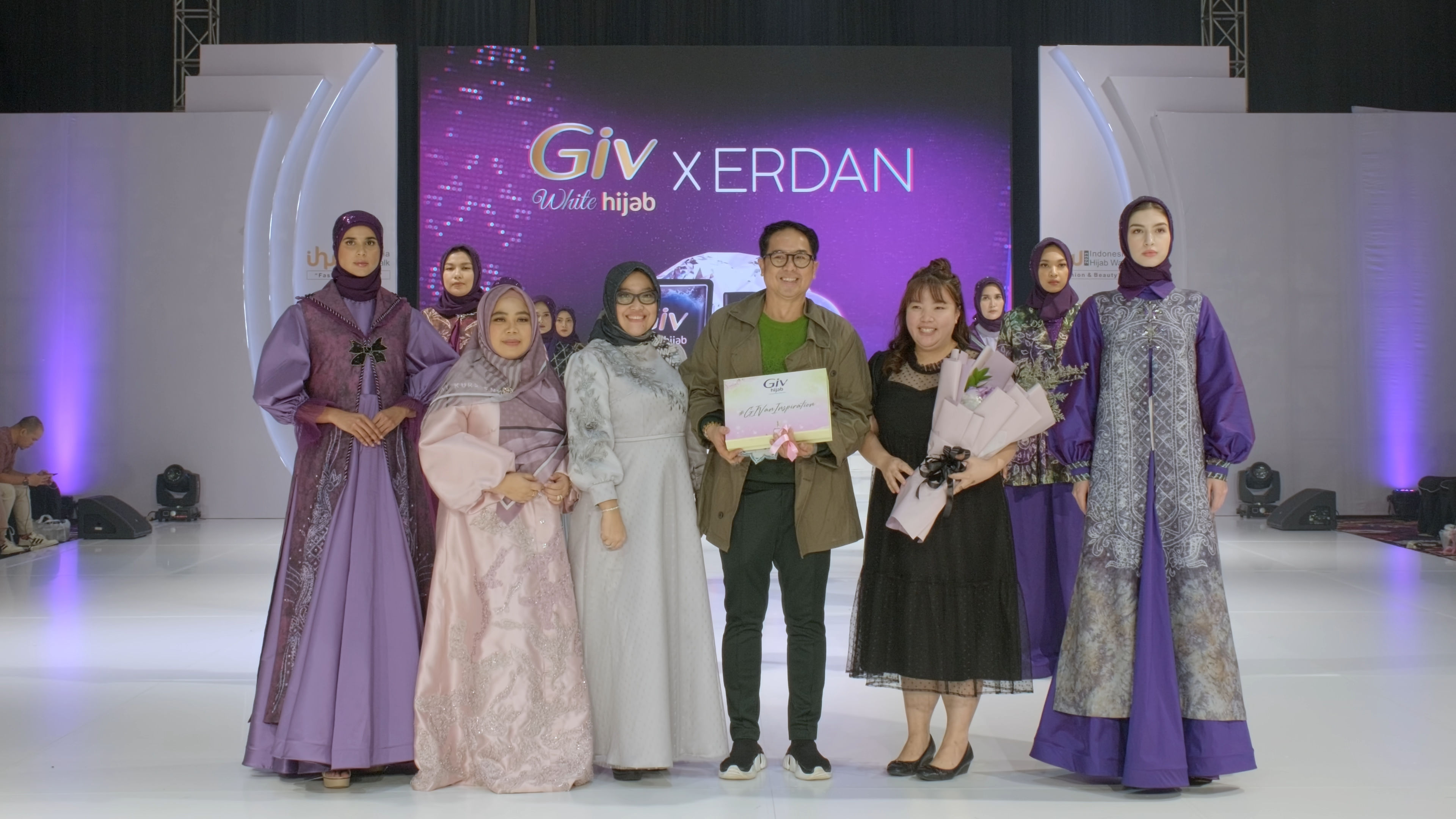 Jakarta, 06 Jan 2020 - Yayasan Wings Peduli Kasih meringankan beban para pengungsi korban banjir Jabodetabek yang terjadi pada awal tahun 2020