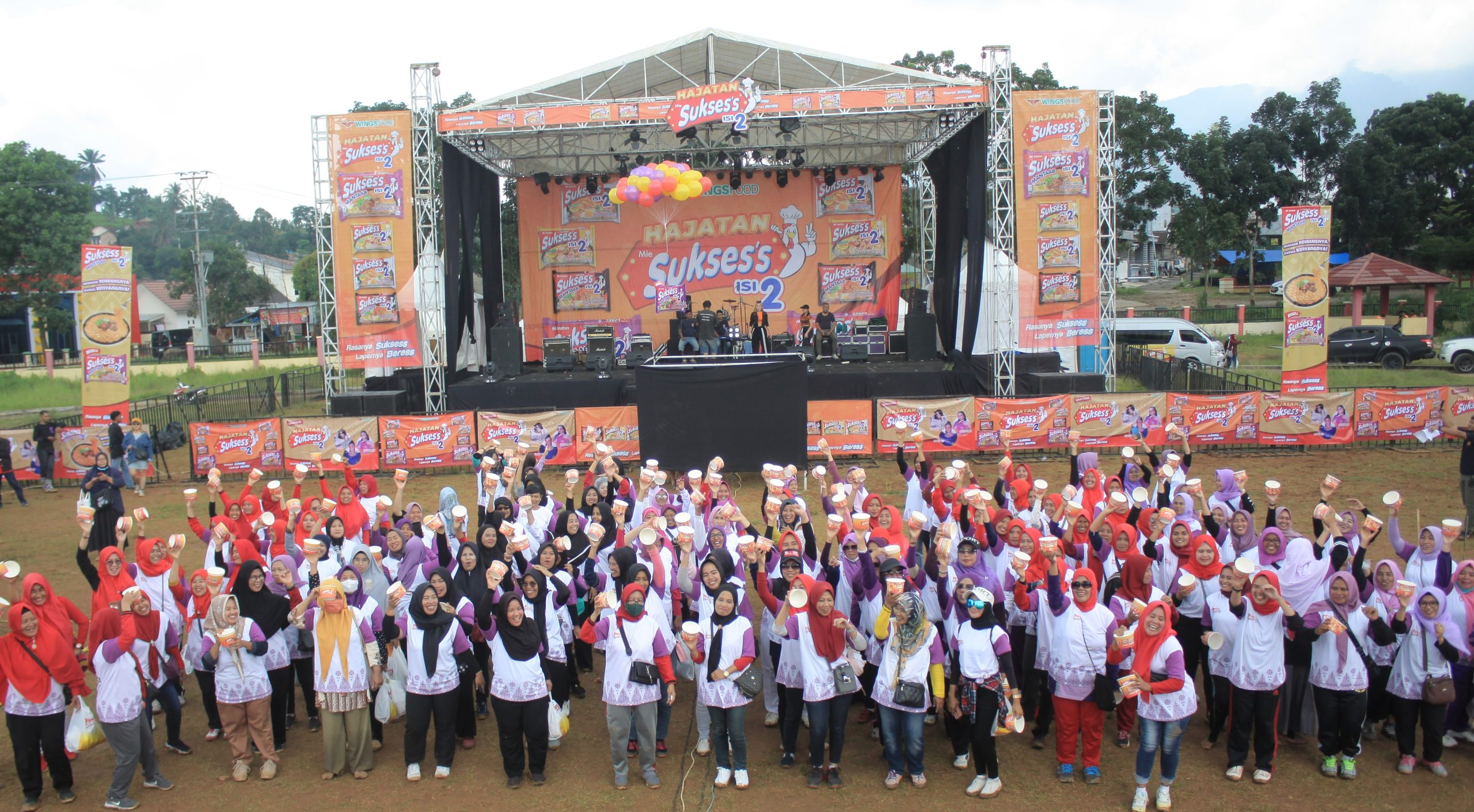 Jakarta, 06 Jan 2020 - Yayasan Wings Peduli Kasih meringankan beban para pengungsi korban banjir Jabodetabek yang terjadi pada awal tahun 2020